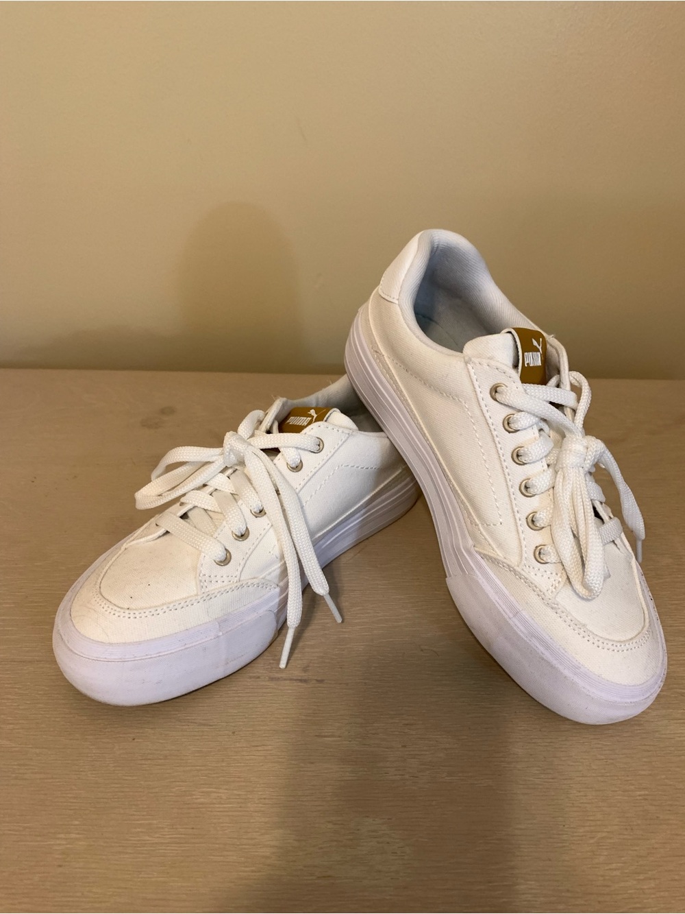 Women’s PUMA sneakers